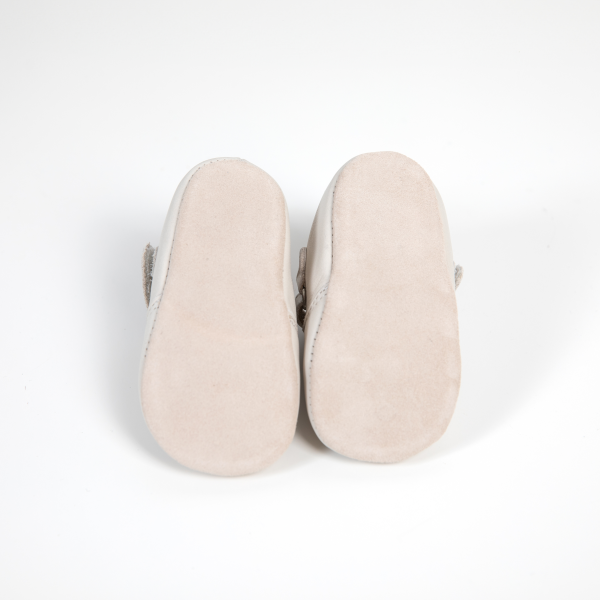 Calçado bebé sapatinho branco barefoot girafinha bunny
