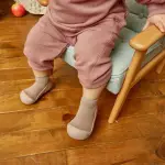 Sapatinho de bebé ideal para gatinhar e primeiros passo na cor pallet berry attipas