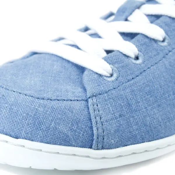 muki shoes com sola plana e flexiveis indigo azul com atacadores brancos
