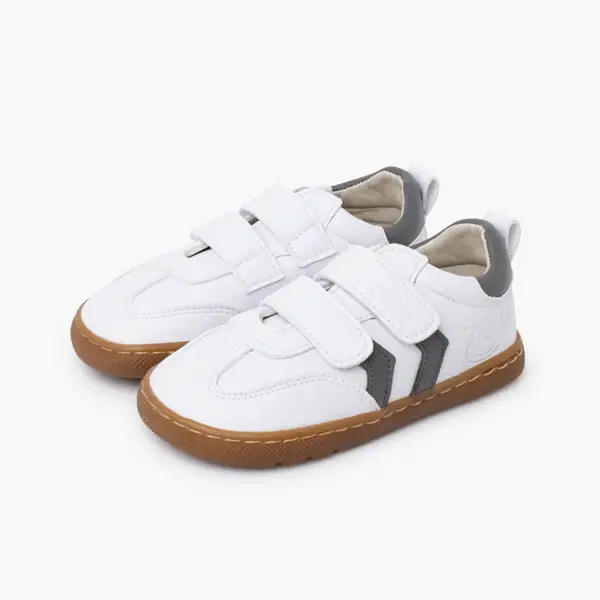 sapatos criança confortáveis com espaço para o movimento dos dedos pisamonas cinzento e branco