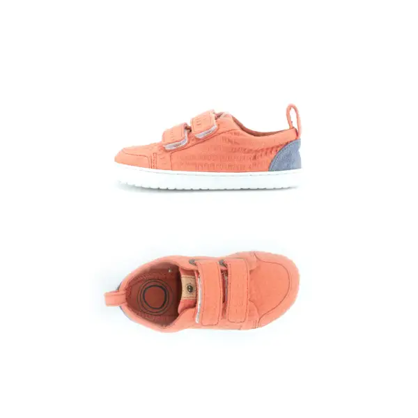 sapatos muki laranjas orange diospiro com sola de borracha natural para criança