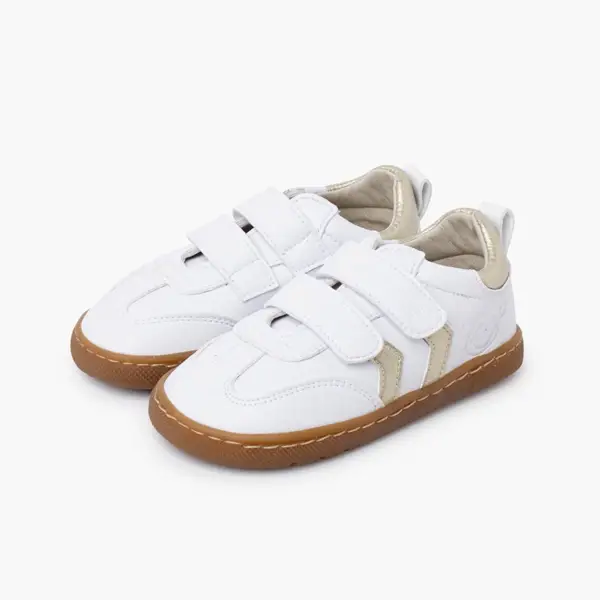 ténis flexiveis com ponteira larga pisamonas cor branco e dourado