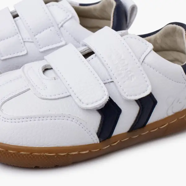 ténis infantil tendência atual brancos e azul barefoot pisamonas
