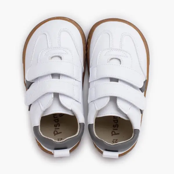ténis infantil tendência atual brancos e cinzentos barefoot pisamonas