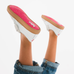 Sapatos ergonómicos brancos para bebé, respeitam o desenvolvimento natural dos pés lejan 4