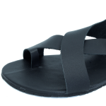 sandália com tira cruzadas preta mukishoes sola plana e flexivel