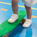 sapatinho mini com velcro branco off white muris terre