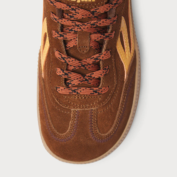 ténis castanhos com detalhe amarelo cognac lejan