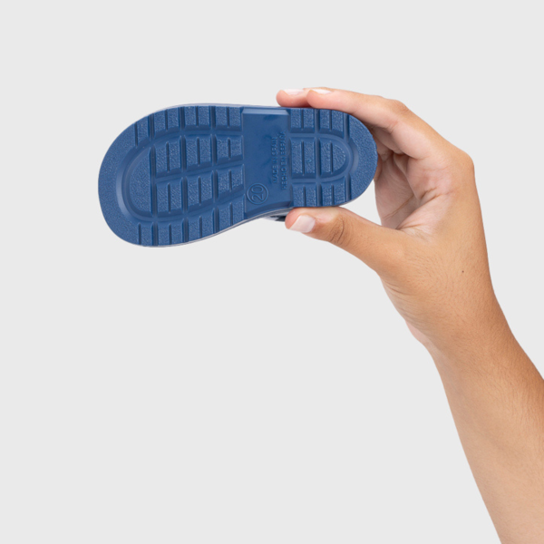galochas de crianças para o inverno com boneco azul jeans mendi igor