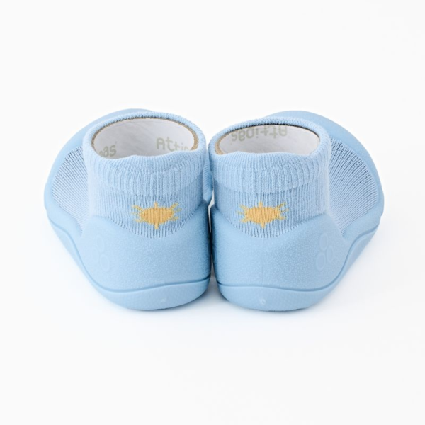 sapatinho maleável de bebé azuis claros com abelha barefoot