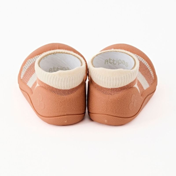 sapatinho maleável de bebé com risquinhas laranja barefoot